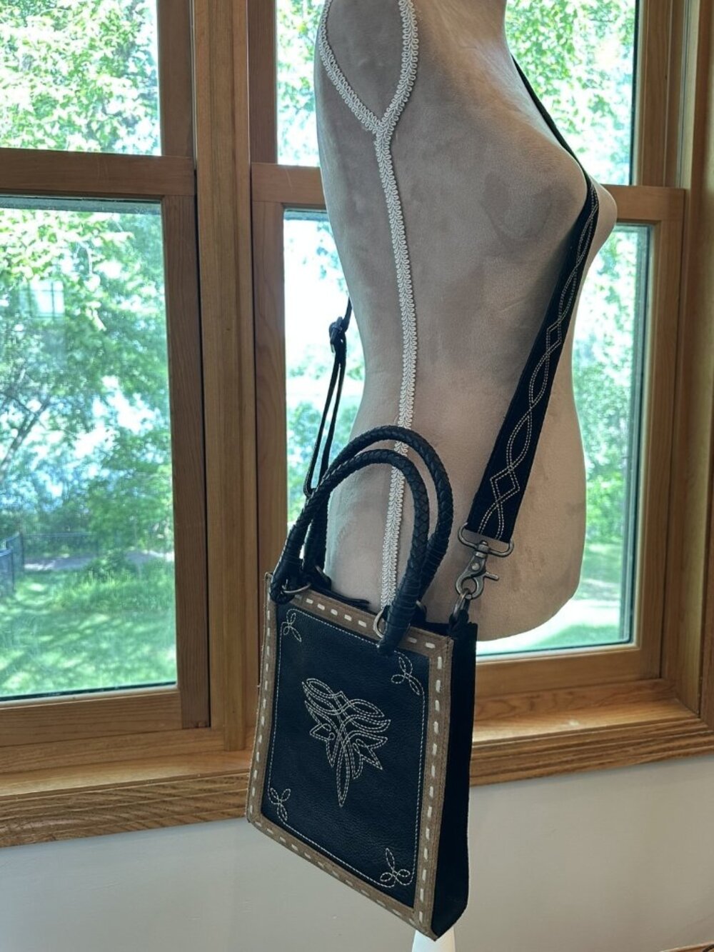 Idyllwind Black Leather & Suede Western Crossbody Tote Bag Embroidered Strap - Picture 9 of 9